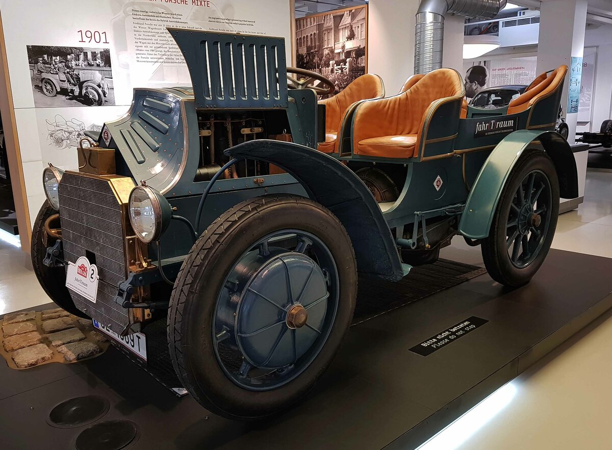 =Lohner Porsche Mixte, Erstzulassung 1901, 4 Zyl.-Motor mit 5507 ccm, 28 PS, steht im Museum  fahr(T)raum - Ferdinand Porsche  in Mattsee/Österreich im Juni 2022