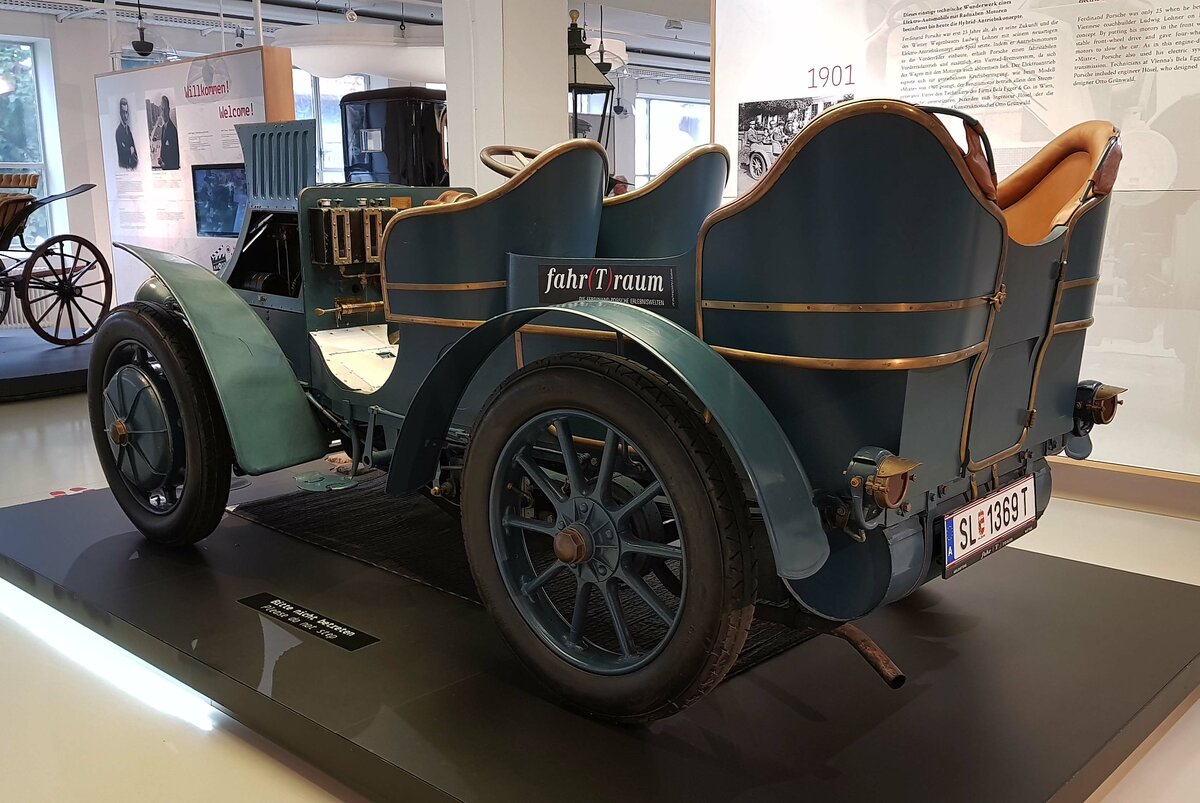 =Lohner Porsche Mixte, Erstzulassung 1901, 4 Zyl.-Motor mit 5507 ccm, 28 PS, steht im Museum  fahr(T)raum - Ferdinand Porsche  in Mattsee/Österreich im Juni 2022