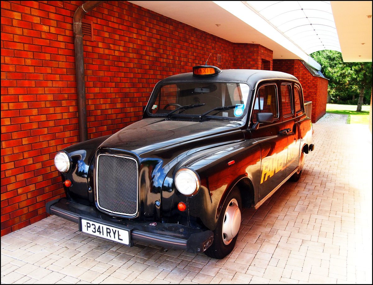 London Taxi Austin FX4 am 7. 8. 2015