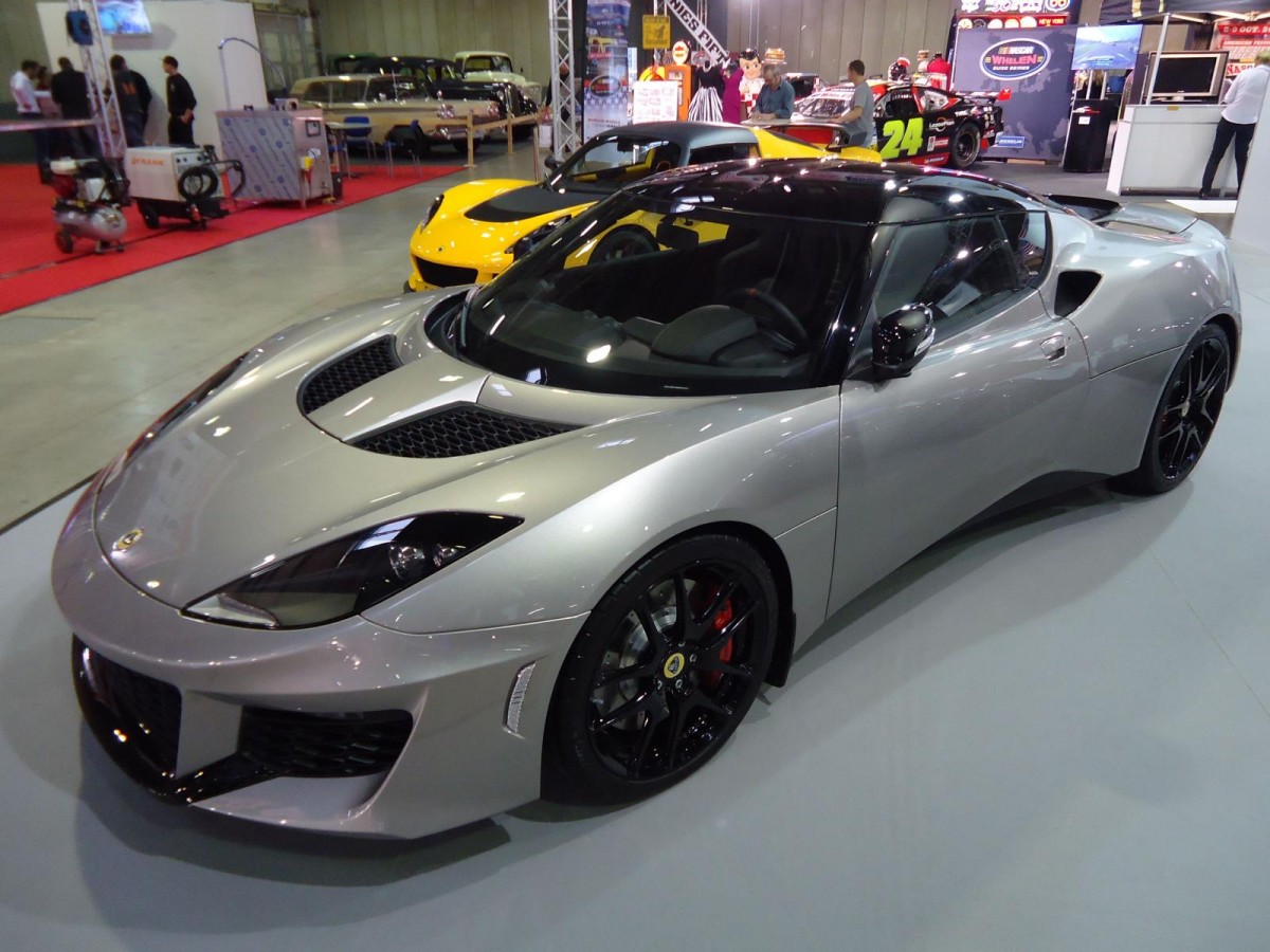 Lotus Evora 400 auf der International Motor Show in Luxembourg, 20.11.2015