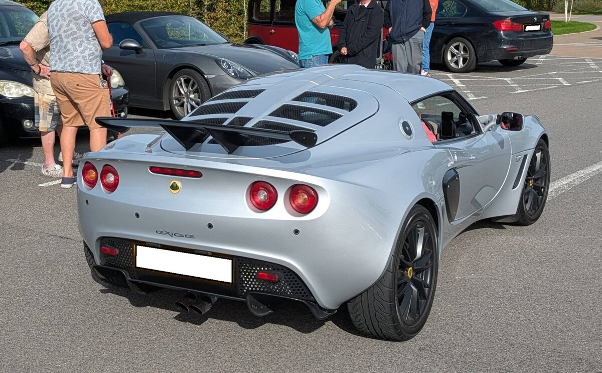 Lotus Exige S Coupe im Farbton storm titanium. Classic car show Sirhowy Valley am 21.09.2025. 