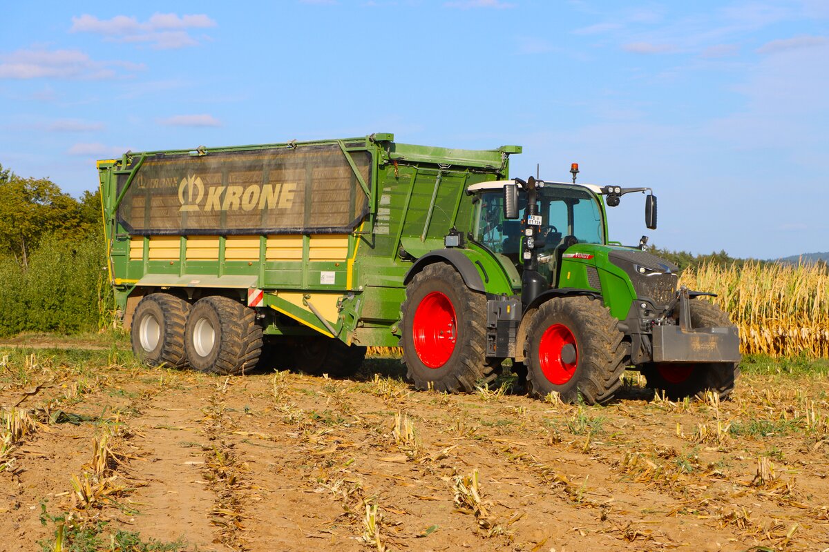 LU Schmidt Ronneburg Fendt 726 mit Krone TX am 23.08.23 bei der Maisernte 2026 zwischen Langenselbold und Ronneburg 