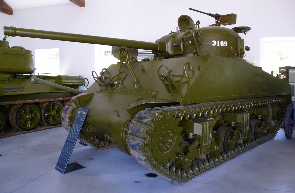 M4 A3 Sherman, mittlerer US-amerikanischer Kampfpanzer des II.Weltkrieges, 400PS, Vmax.42Km/h, stand bei der Jugoslawischen Volksarmee in Reserve, Militärmuseum Pivka/Slowenien, Juni 2016
