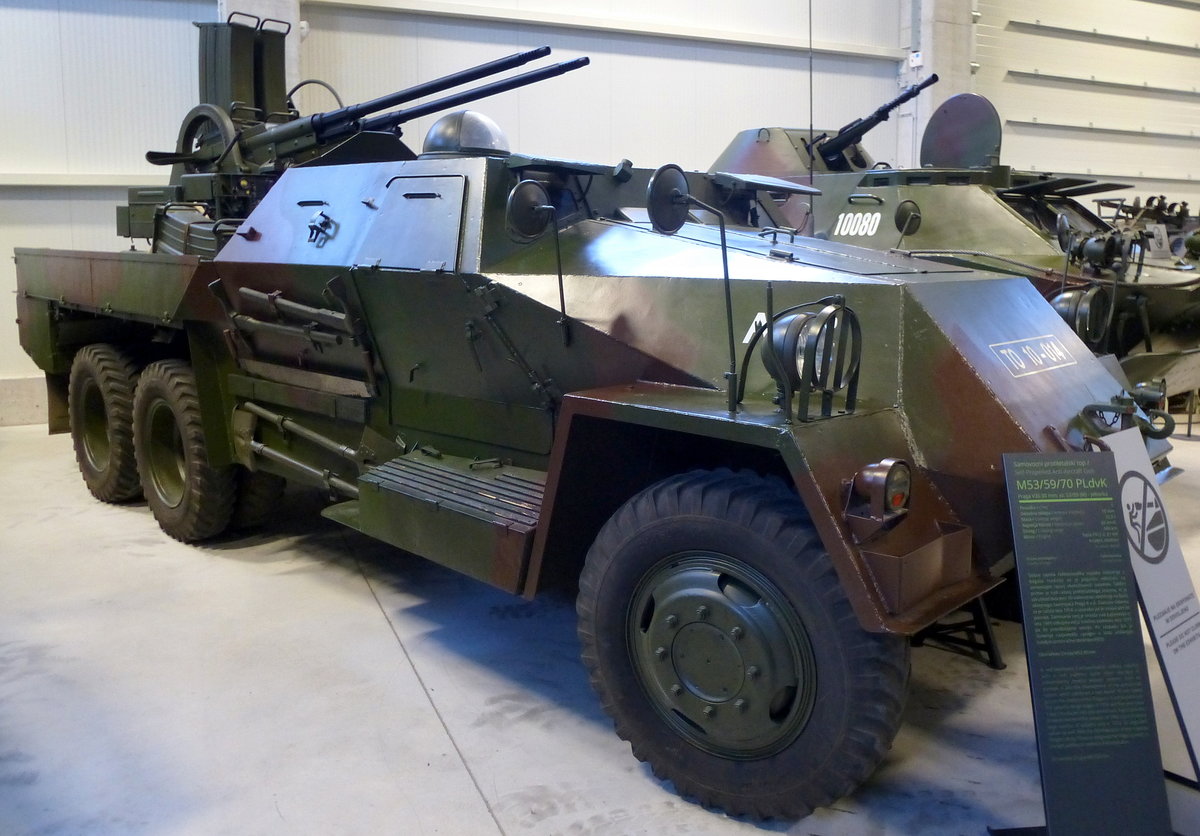 M53 PLdvK, gepanzertes Fahrzeug mit Flakgeschütz aus tschechischer Produktion, 6-Zyl.Tatra-Diesel mit 110PS, Vmax.60Km/h, ab 1973 auch bei der Jugoslawischen Volksarmee eingesetzt, Militärmuseum Pivka, Juni 2016