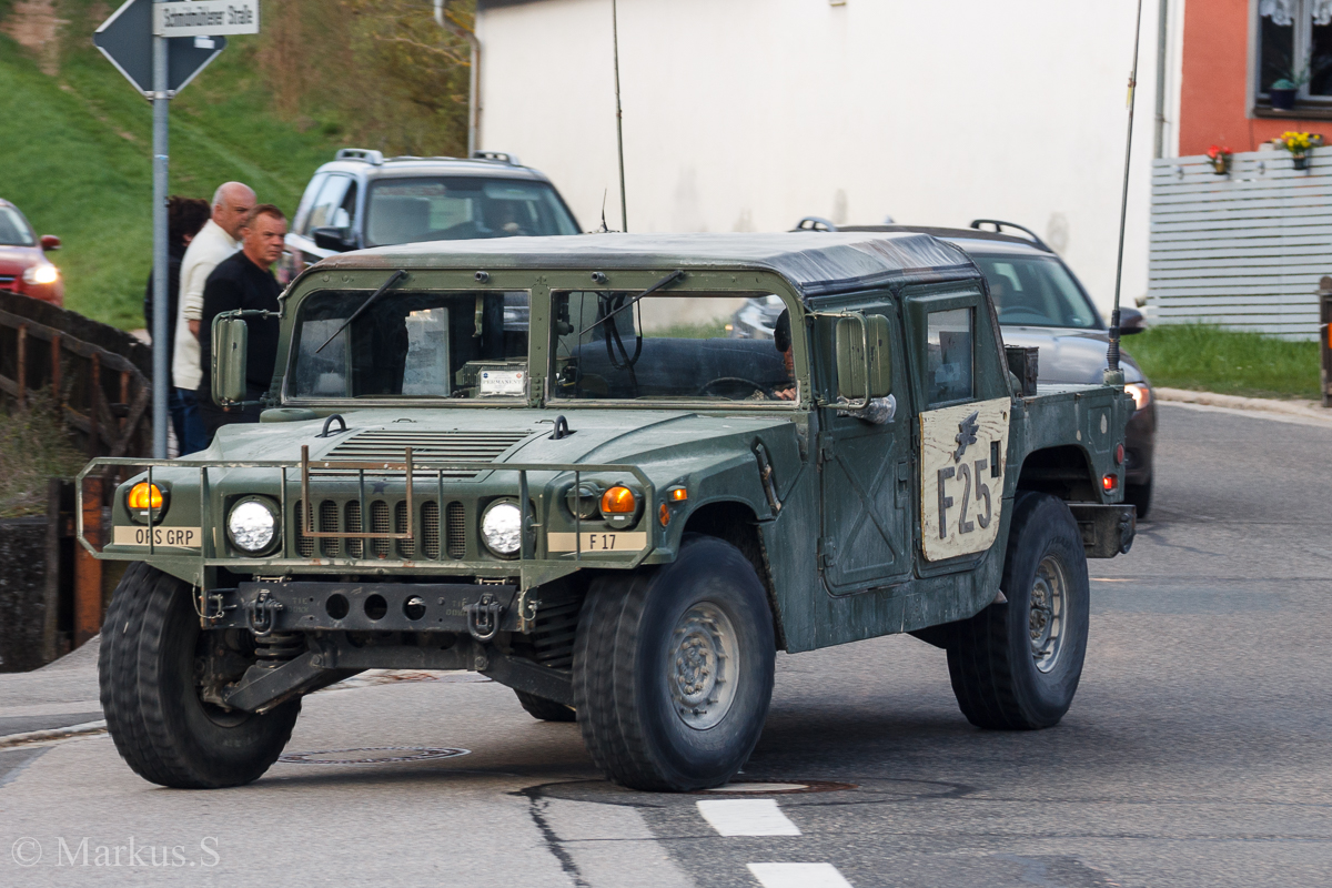 M998 HMMWV(Humvee) dieses Fahrzeug gehört der OPS GRP=Operations Group der U.S.ARMY.
Aufgenommen bei der Luftlandeübung Saber Junction 16 in Emhof am 12.April 2016