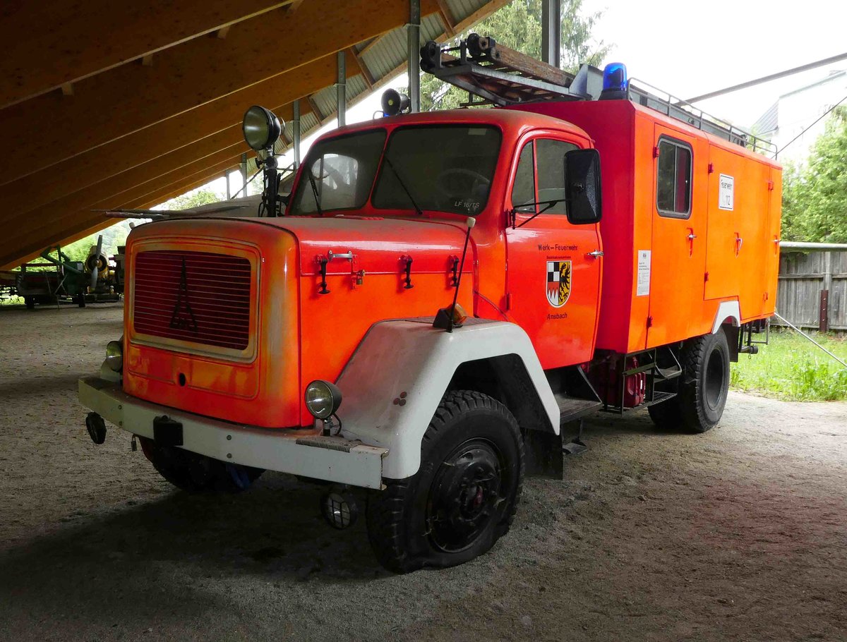 =Magirus als ehem. Werk-Feuerwehrfahrzeug des Bezirkskrankenhauses Ansbach, gesehen im Deutschen Automobilmuseum Fichtelberg im Juli 2018
