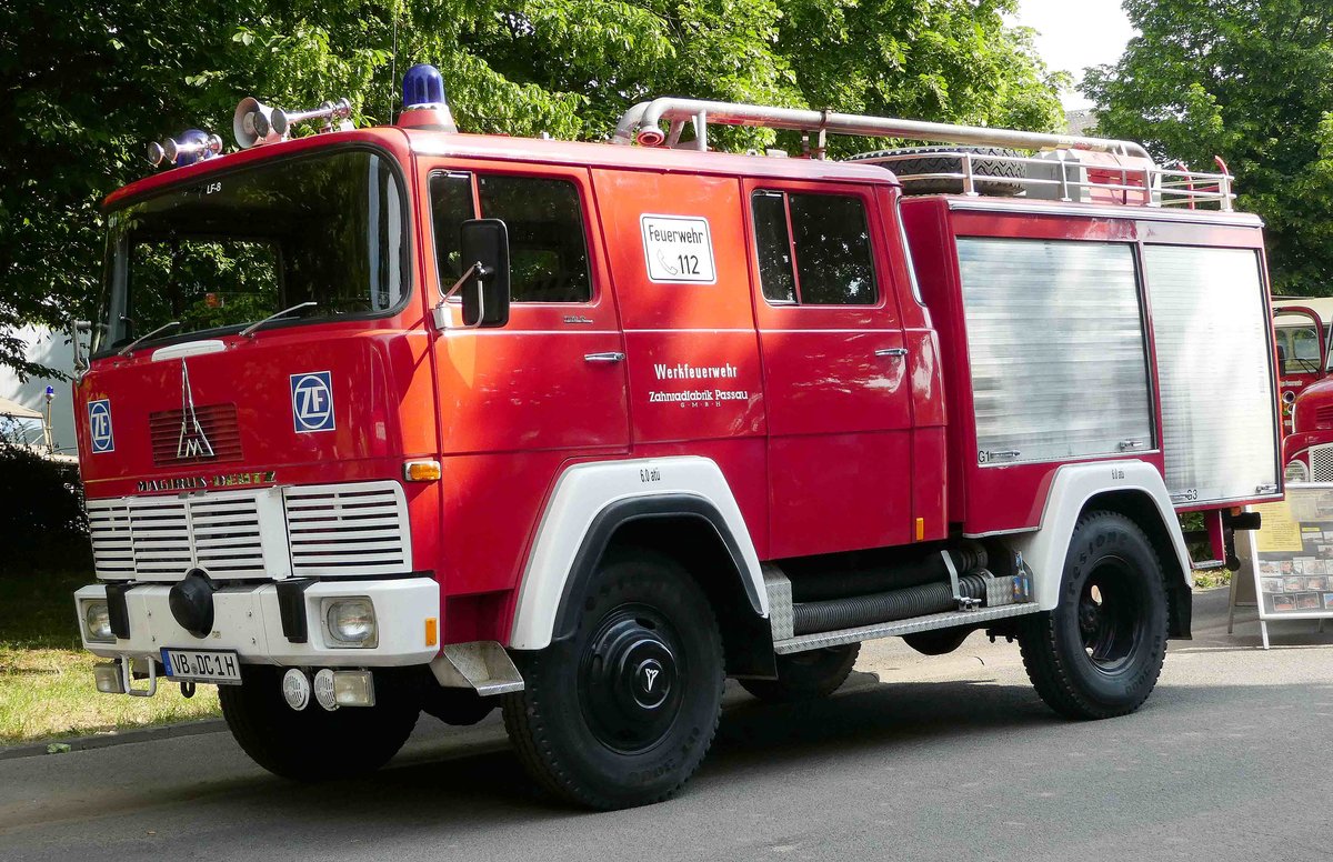 =Magirus Deutz 110 D als ehemaliges LF 8 der Werksfeuerwehr von ZF,  konnte bei der Gemeinschaftsveranstaltung von DRK Fulda und dem Feuerwehrmuseum Fulda bewundert werden. Mai 2018