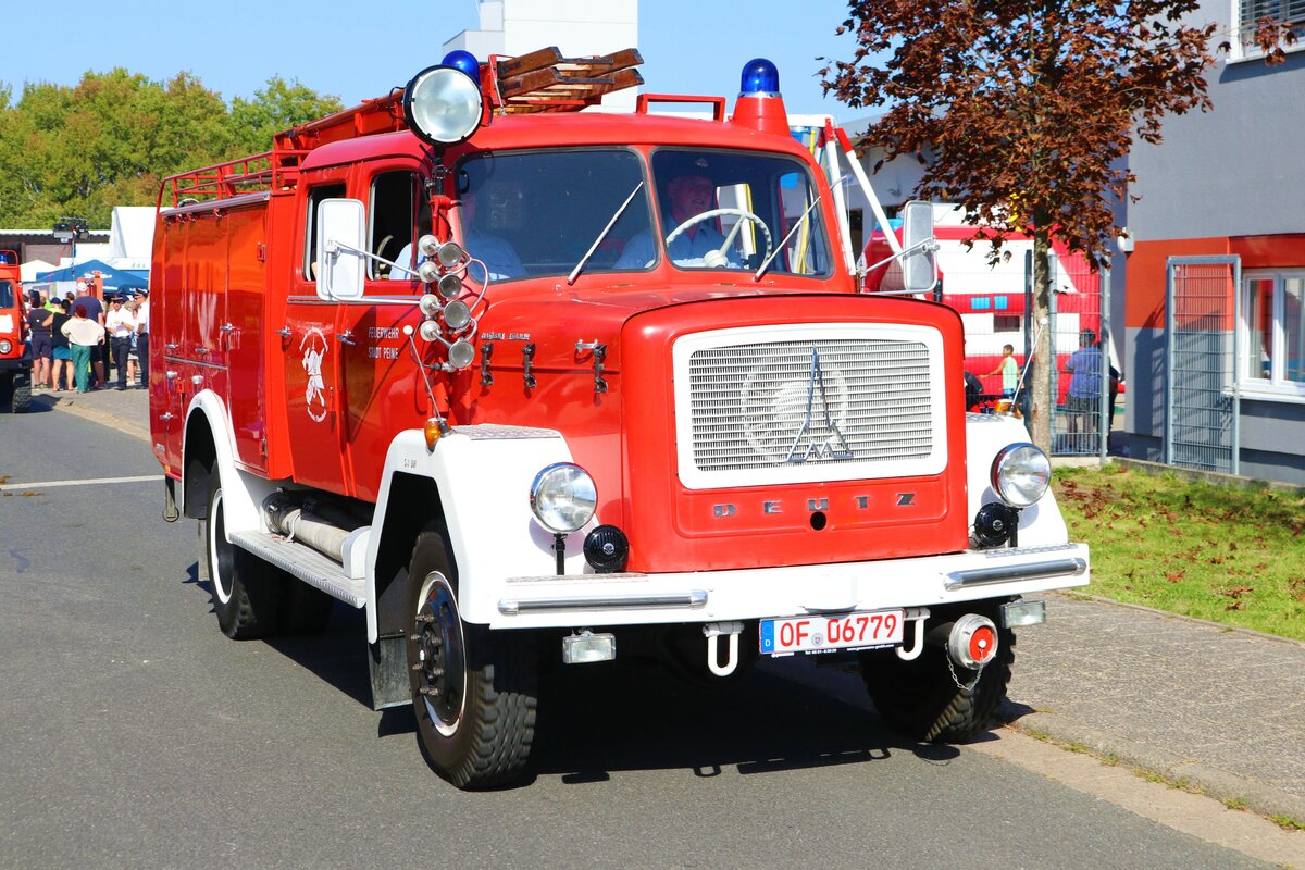 Magirus Deutz Löschfahrzeug am 10.09.23 beim Festumzug der Feuerwehr Mühlheim am Main zum 150 Jährigen Jubiläum