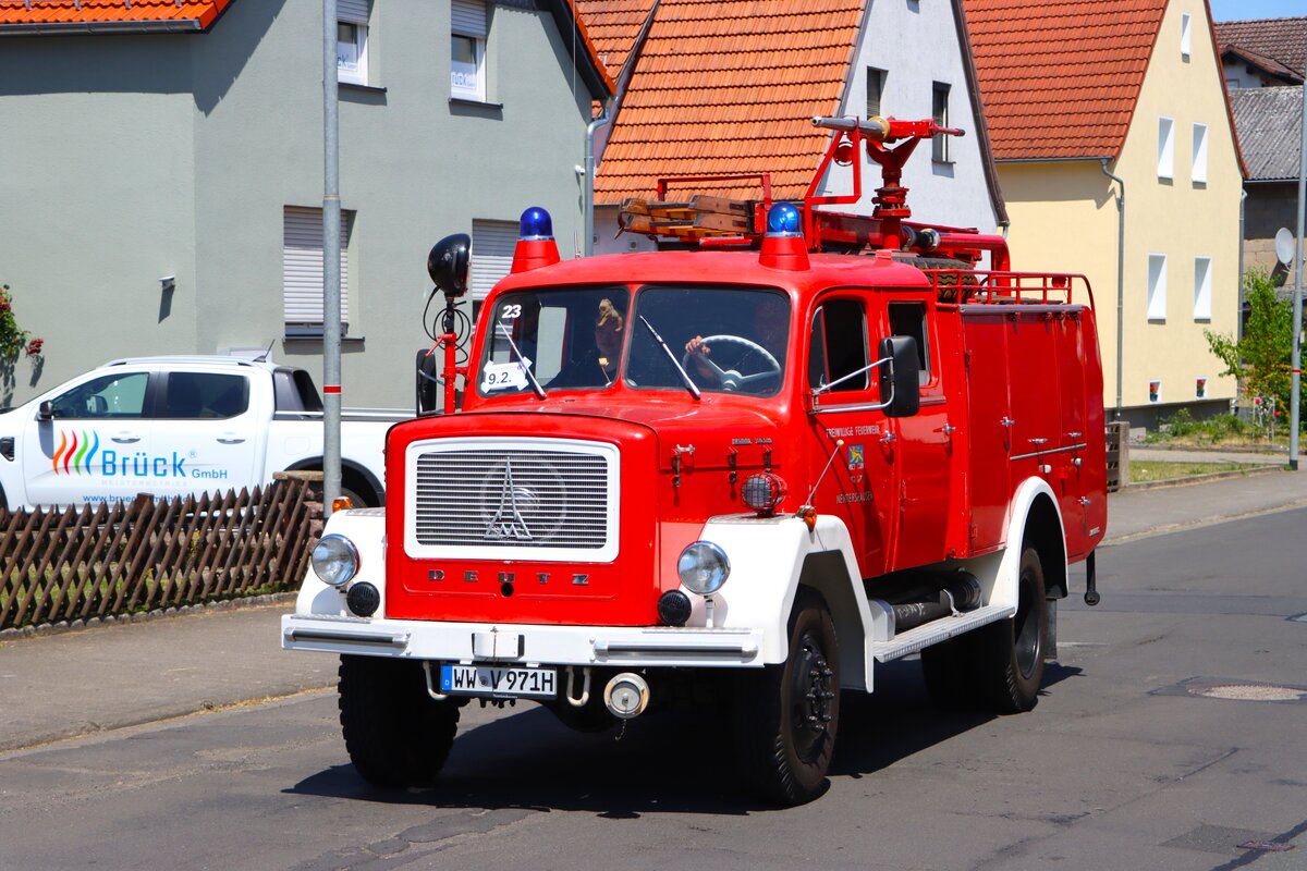 Magirus Feuerwehr Oldtimer L�schfahrzeug bei einer Ausfahrt am 28.06.26 im Landkreis Gie�en 