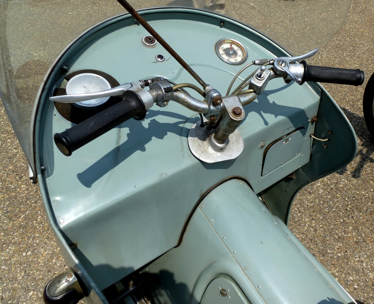 Maico Mobil, Blick auf das  Armaturenbrett  des Motorrollers, Juni 2015