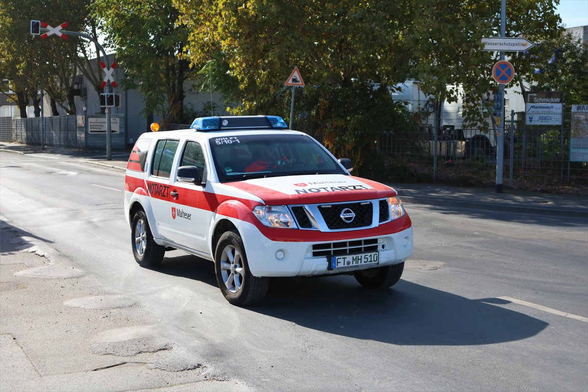Malteser Nissan Armarda Notartztfahrzeug am 29.09.18 bei der Katastrophenschutzübung Frankopia in Frankfurt am Main Osthafen