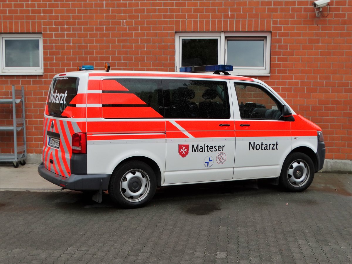 Malteser VW T5 NEF am 16.09.17 beim Tag der offene Tür an der Wache 2 in Mainz Kastel der BF Wiesbaden