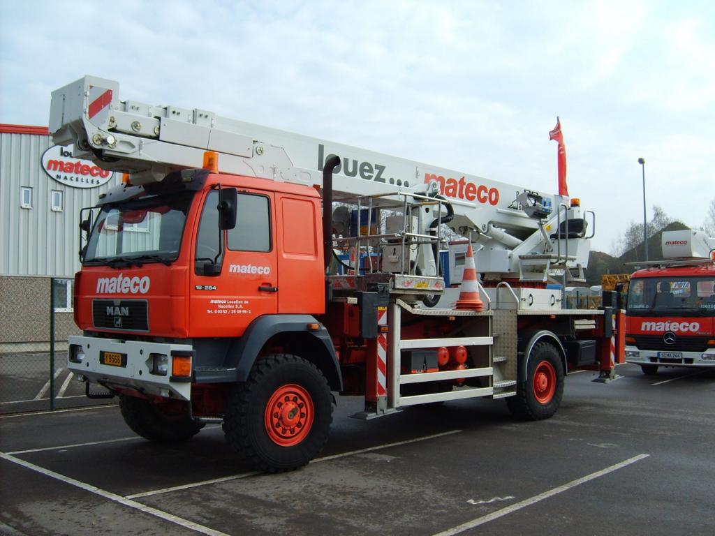 MAN 18.284 auf einem Parkplatz bei Findel (Lux.) am 01.04.2007