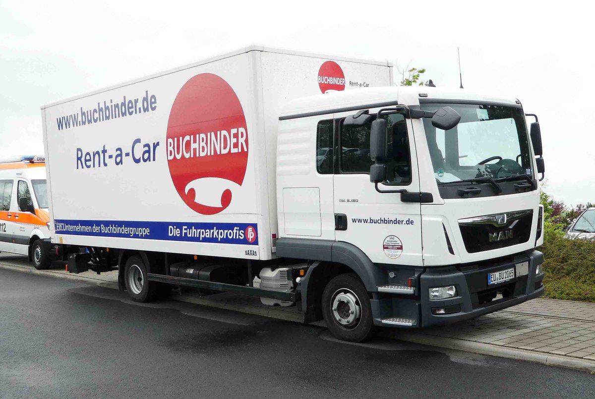 =MAN der Autovermietung BUCHBINDER, fotografiert bei der RettMobil 2017 in Fulda - Mai 2017