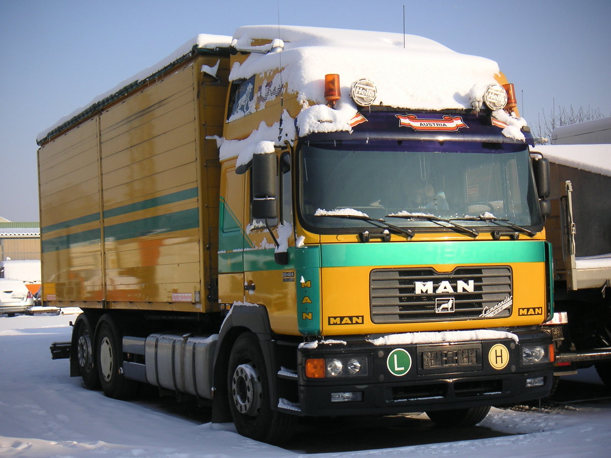 MAN F2000 26.464 mit Hackschnitzelkippaufbau bei der Winterruhe. 20.12.2009