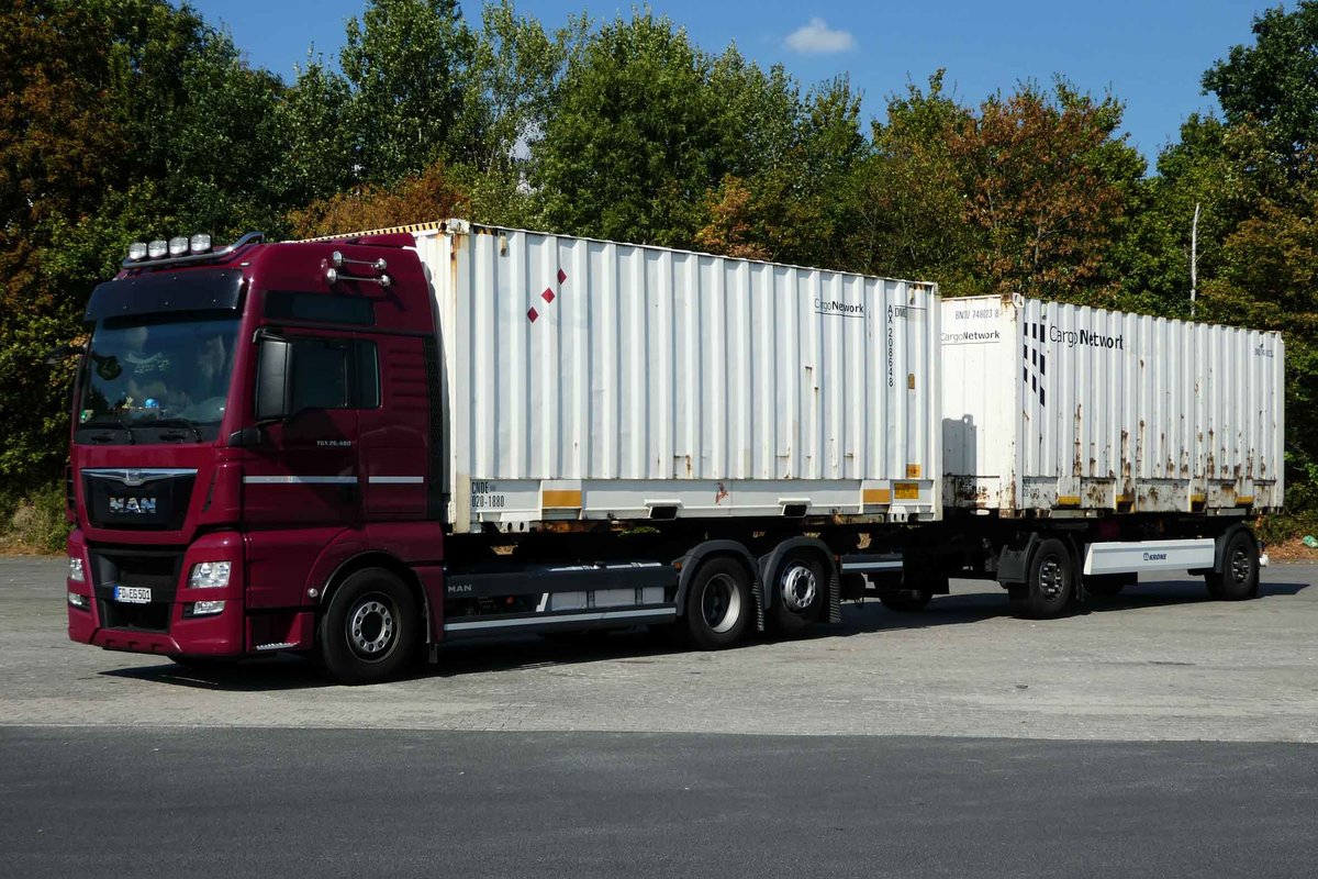 =MAN - Hängerzug steht im Juli 2016 auf dem Autohof Fulda-Nord