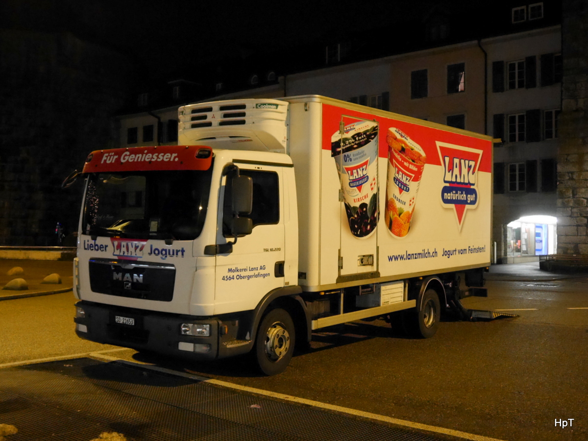 MAN Kühllaster unterwegs in der Stadt Solothurn am 23.12.2017