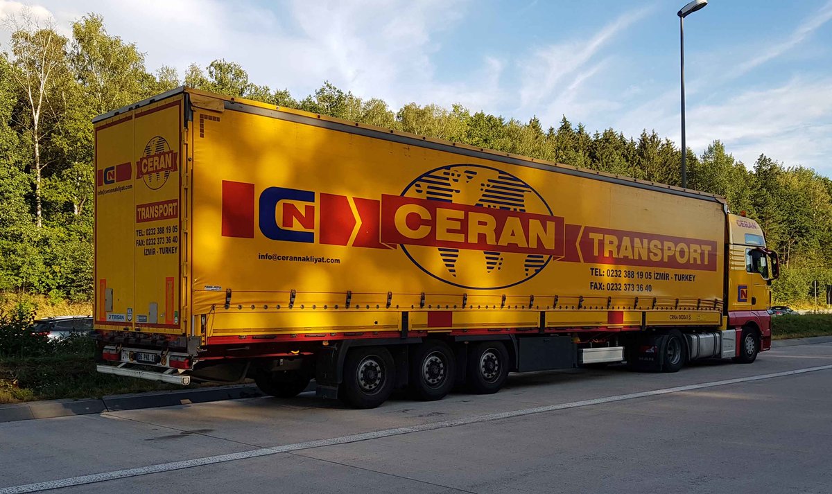 =MAN-Sattelzug von CERAN-Transport steht auf einem Rastplatz an der A 7 im Juli 2020