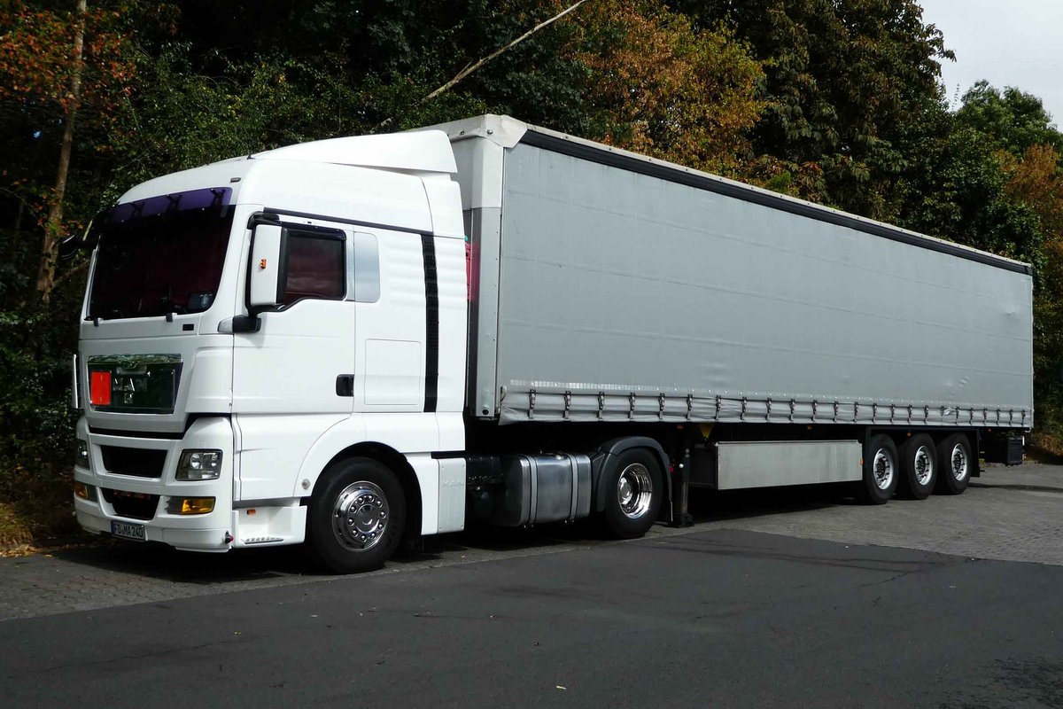 =MAN - Sattelzug steht im Juli 2016 auf dem Autohof Fulda-Nord