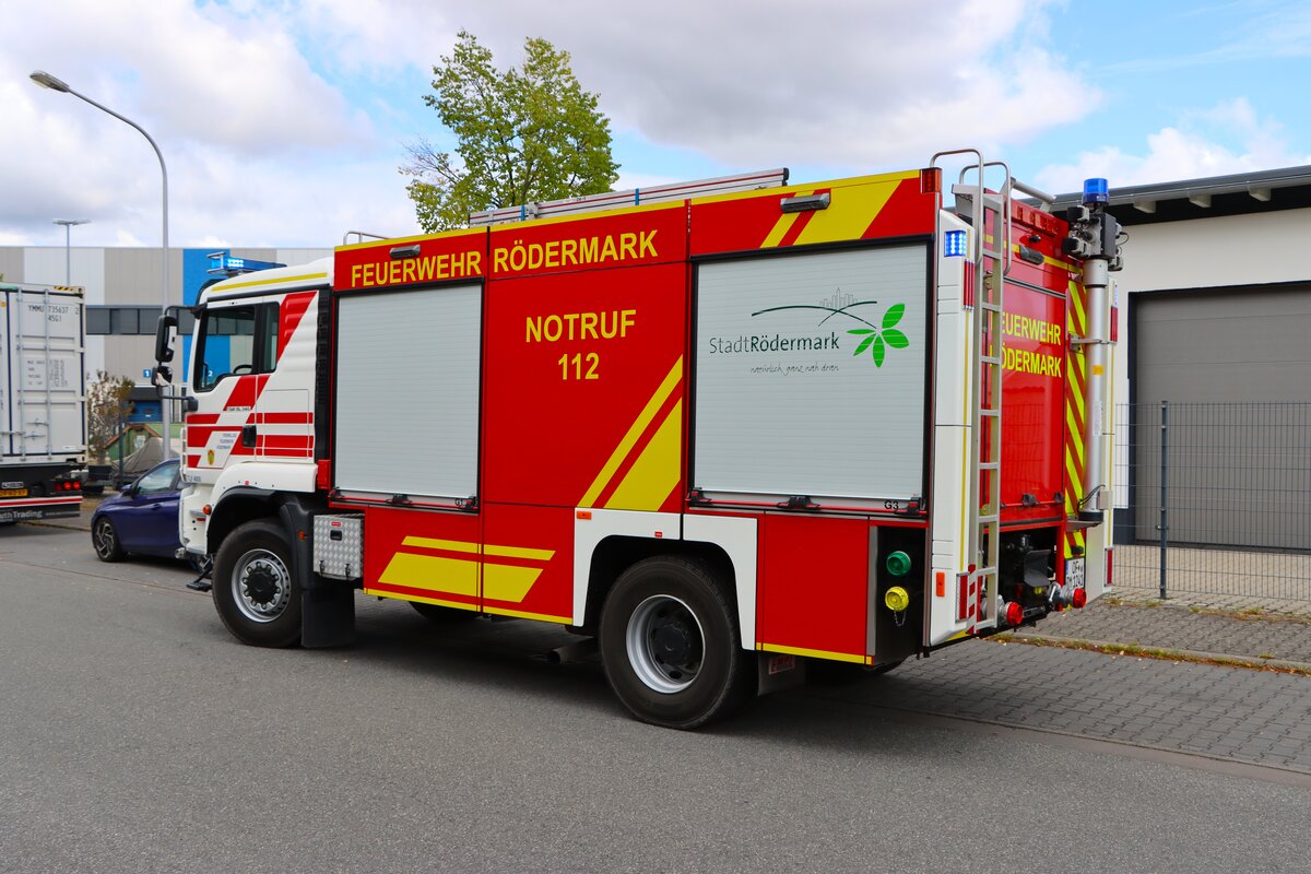 MAN TGM 18.340 TLF 4000 der Feuerwehr R�dermark bei einer gro�en Waldbrand�bung Kreis Darmstadt Dieburg am 22.08.26 in Eppertshausen