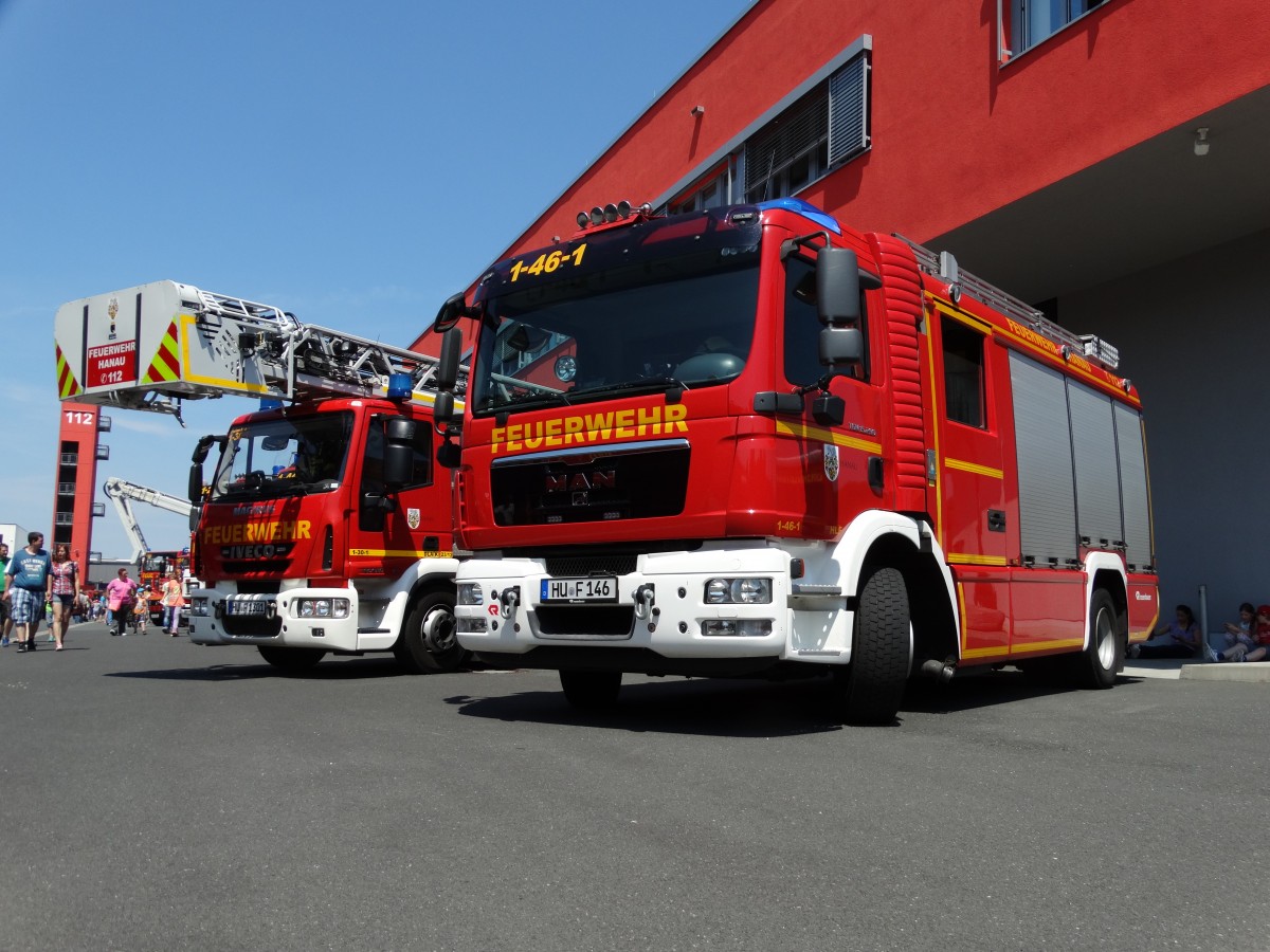 MAN TGM HLF 20/16 (Florian Hanau 1-46-1) und IVECO/Magirus DLA(K) (Florian Hanau 1-30-1) der Feuerwehr Hanau Mitte am 07.06.15 beim Tag der Offenen Tür