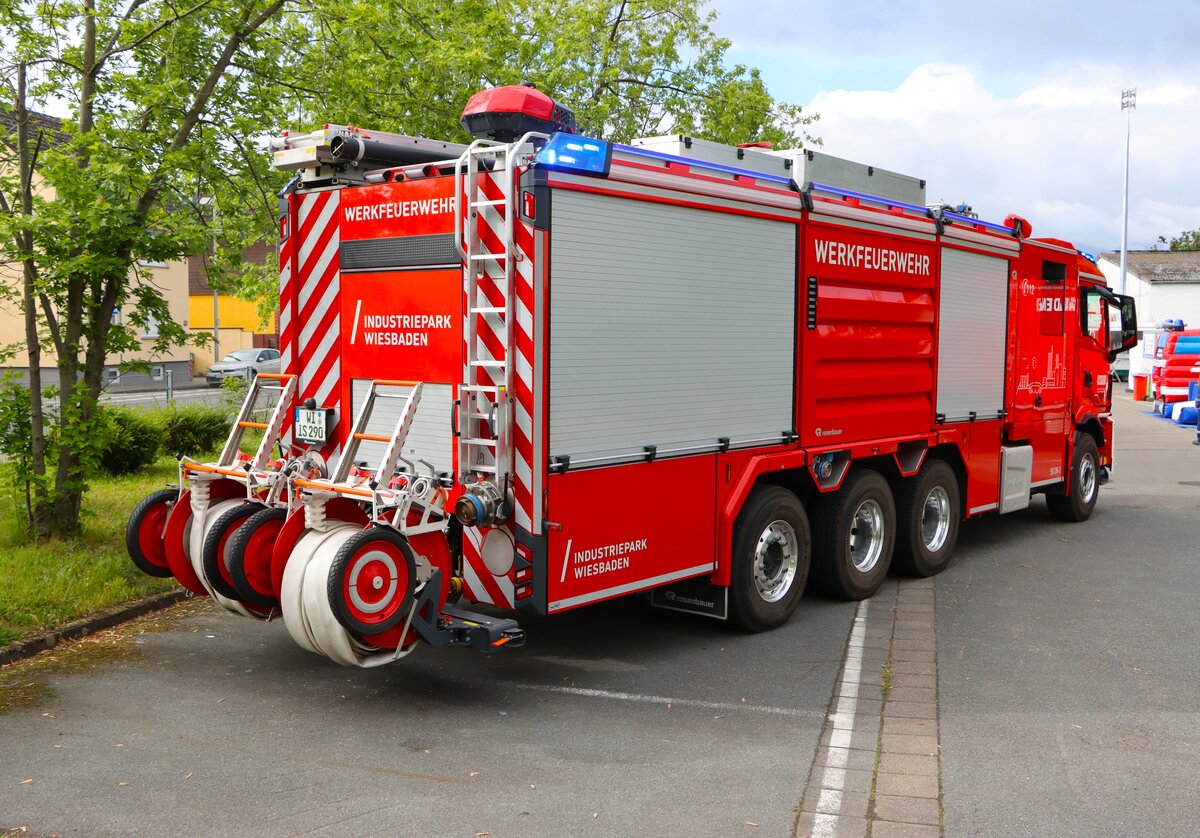 MAN TGS 35.520 Rosenbauer ULF Infraserv Wiesbaden Werkfeuerwehr (Florian Kalle 50/28-2) am 14.05.26 beim Tag der offenen T�r der Feuerwehr Mainz-Kostheim. Danke f�r das spontane Shooting