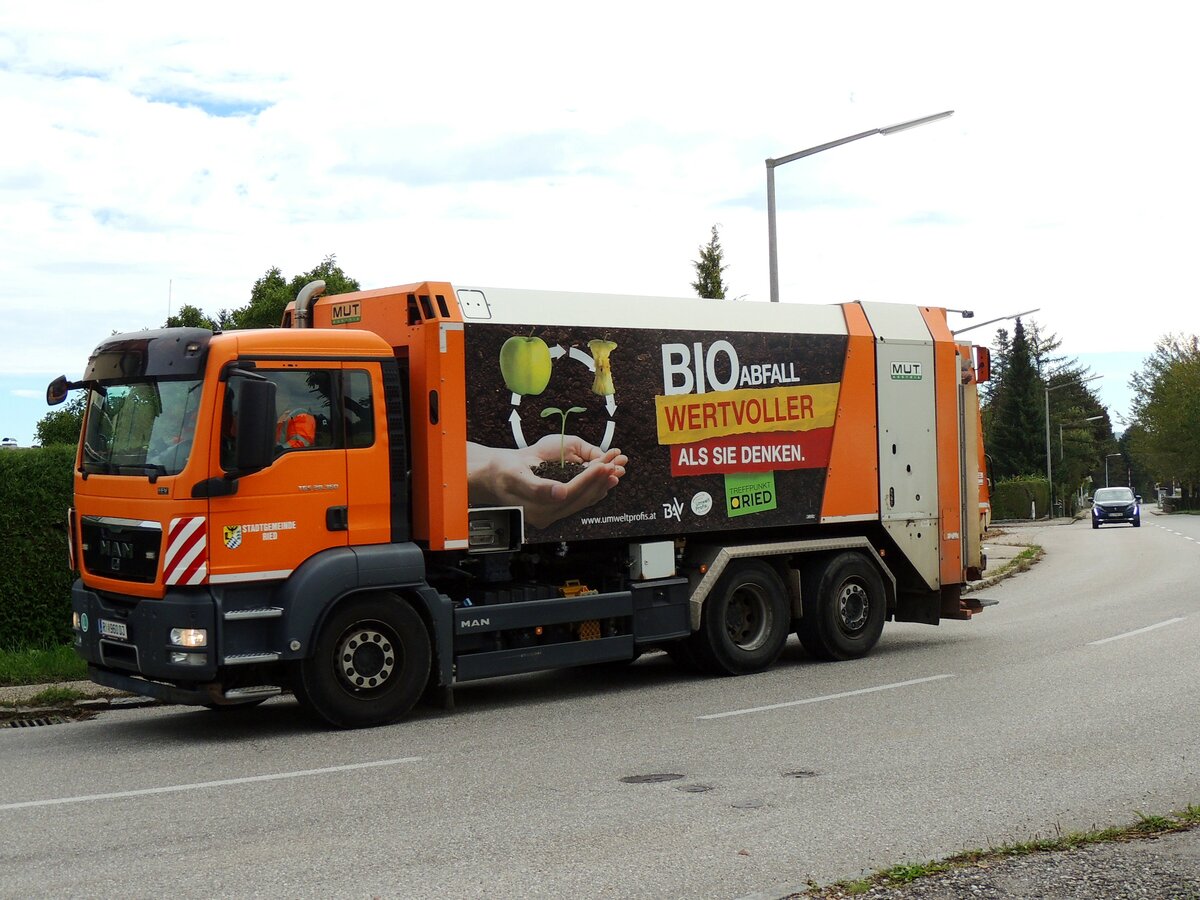 MAN TGS28.360 mit MUT-Aufbau zur Entsorgung von Bioabfall ist für die Stadtgemeinde Ried(RI- im Einsatz; 221004