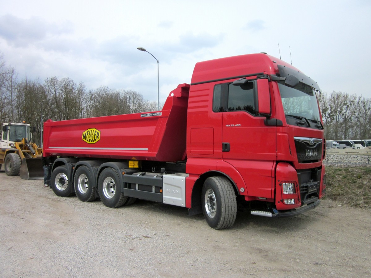 MAN TGX 35.480 mit Euro 6 Motor , Meiller-Kipper und gelenkter 4.Achse im März 2014 während der MAN Trucknology Days.