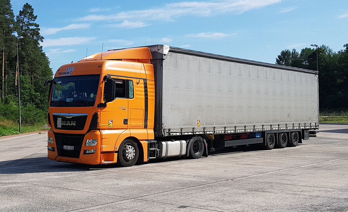 =MAN TGX aus Litauen rastet im Juli 2021 an der A 7