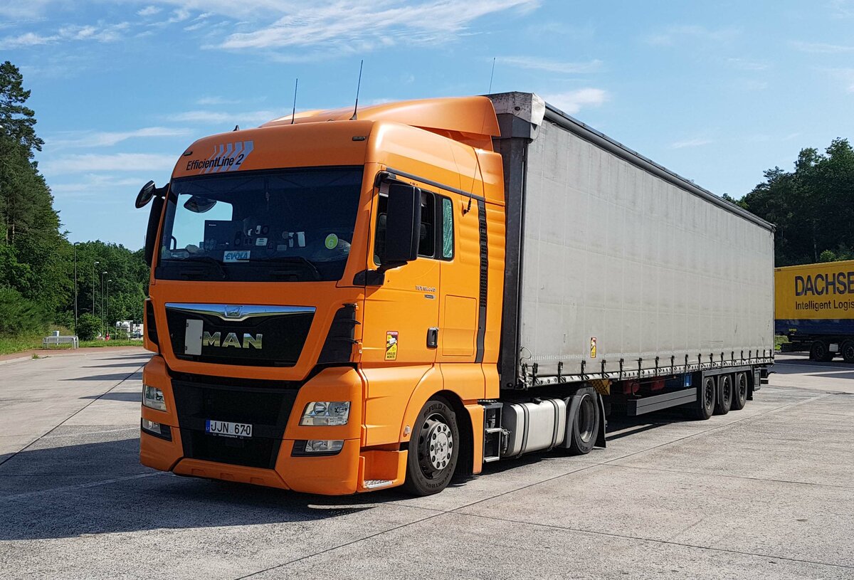=MAN TGX aus Litauen rastet im Juli 2021 an der A 7