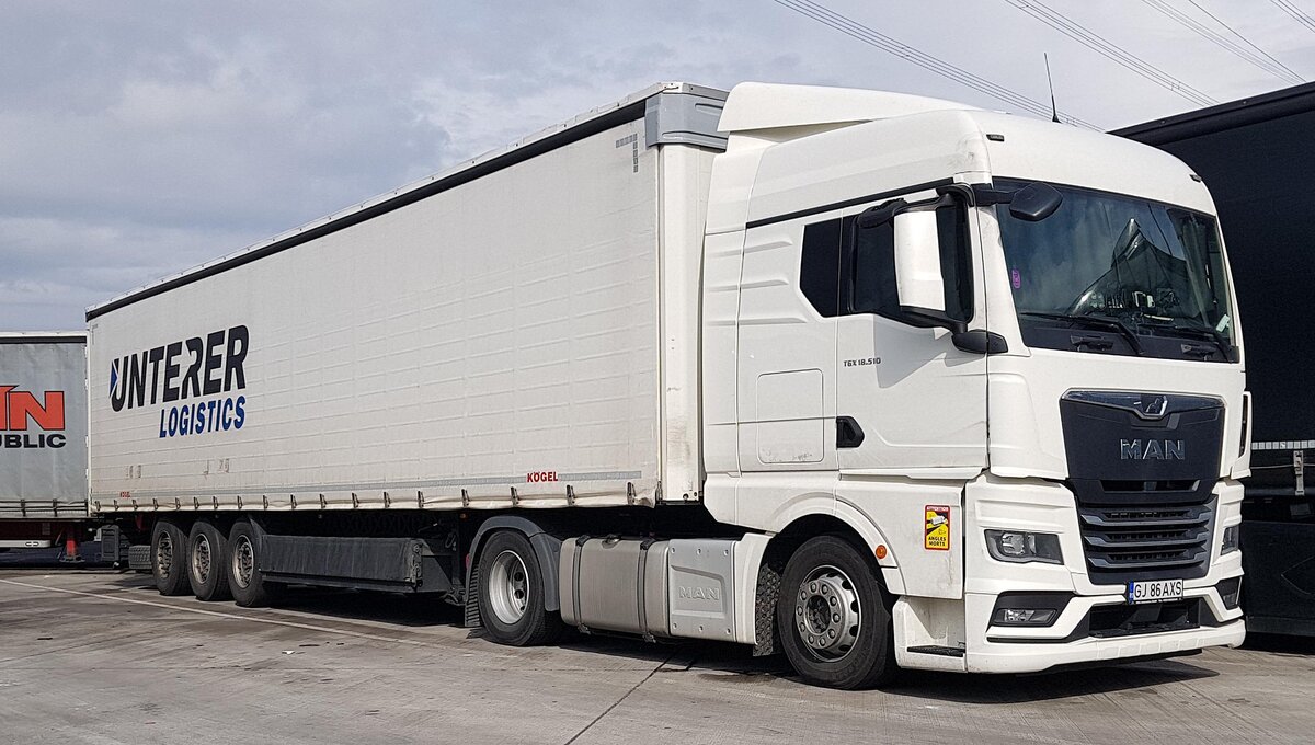 =MAN TGX-Sattelzug mit einem Auflieger der Spedition UNTERER, 03-2023