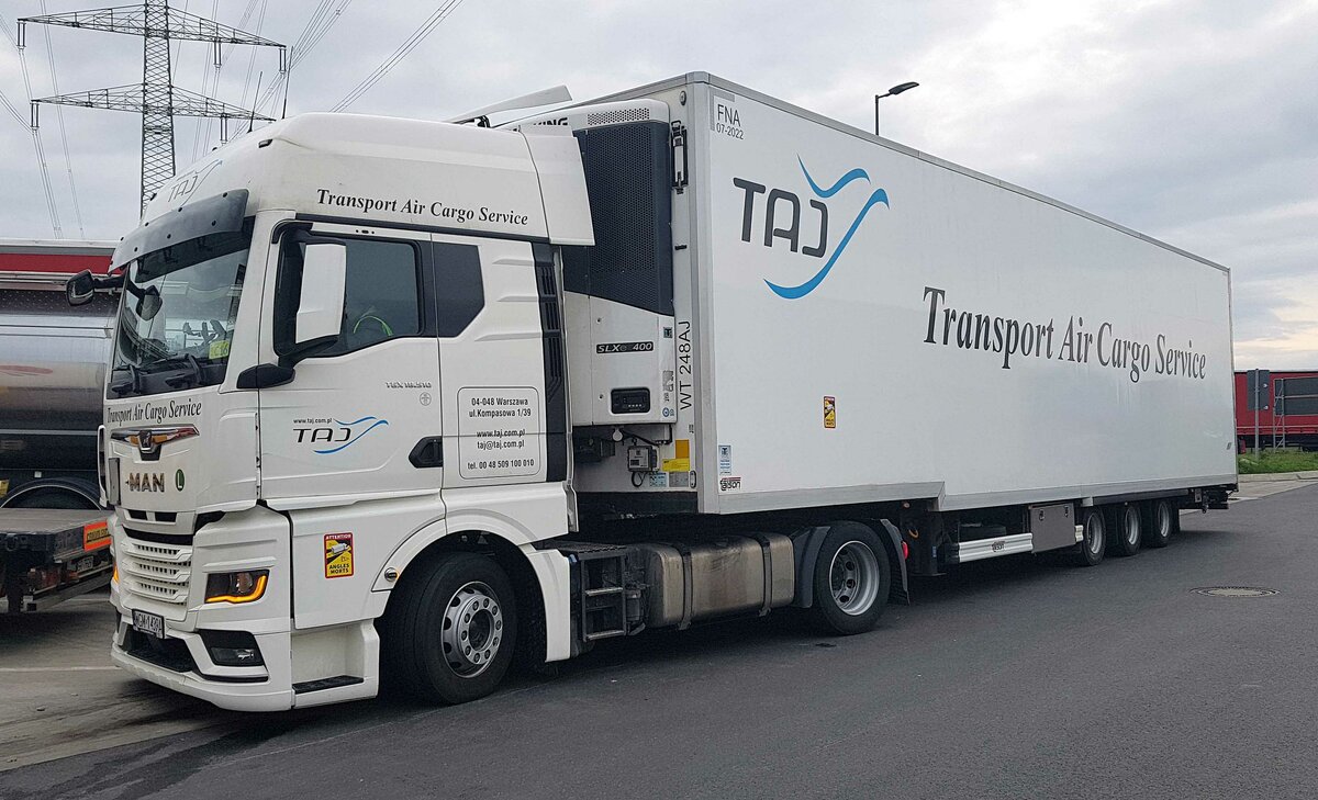 =MAN TGX-Sattelzug von TAJ steht im April 2022 an der A 3
