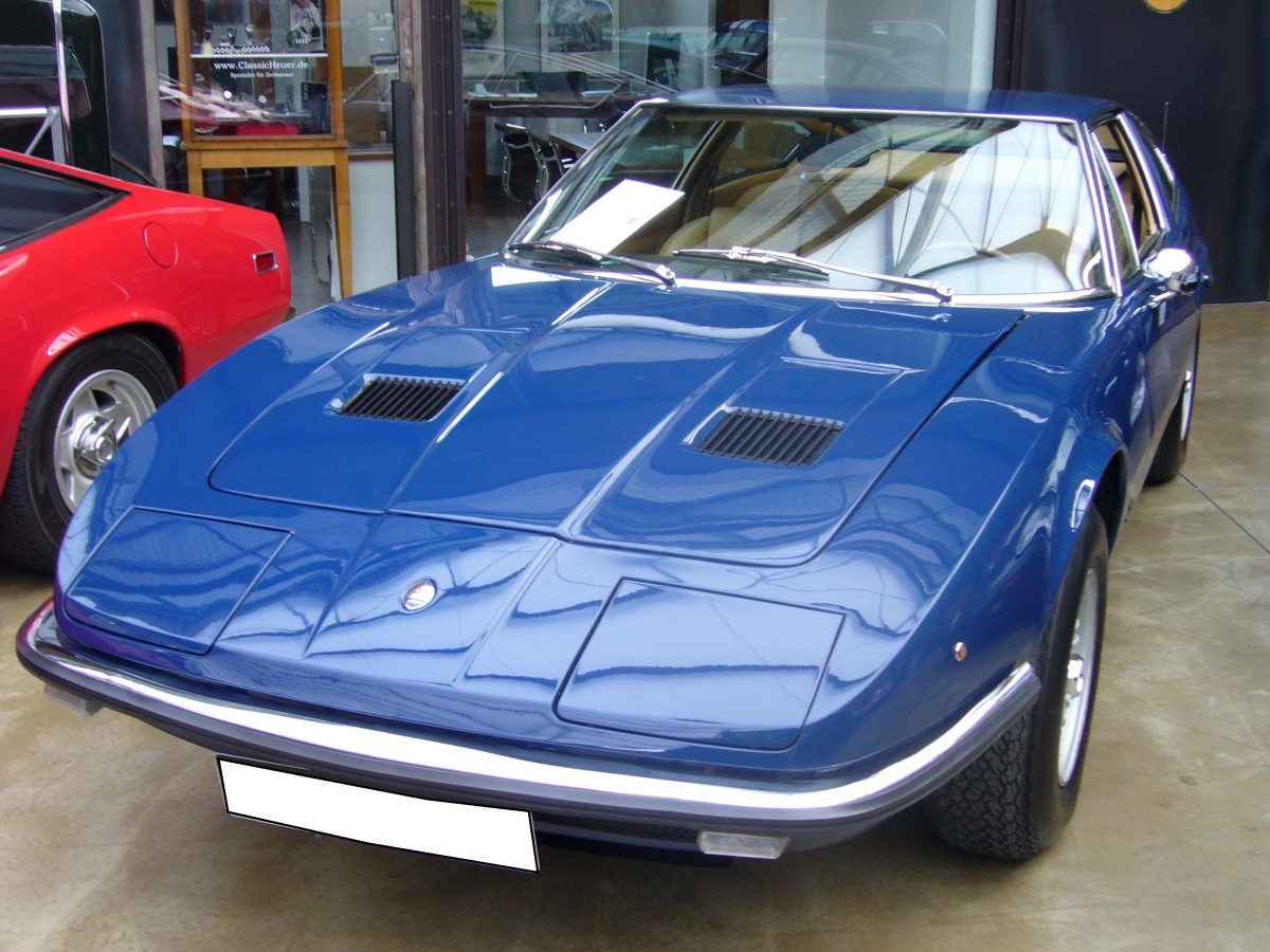 Maserati 4700 Indy America. 1971 - 1973. Das Indy Modell wurde bereits 1968 als Modell 4200 vorgestellt. Der V8-motor mit 4.719 cm³ Hubraum leistet 290 PS und beschleunigt den viersitzigen Reisesportwagen auf maximal 251 km/h. Classic Remise Düsseldorf am 08.02.2015