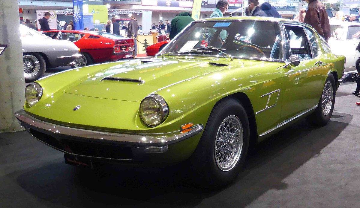 =Maserati Mistral 3.7, Bj. 1967, steht bei den Retro Classics in Stuttgart, 03-2019