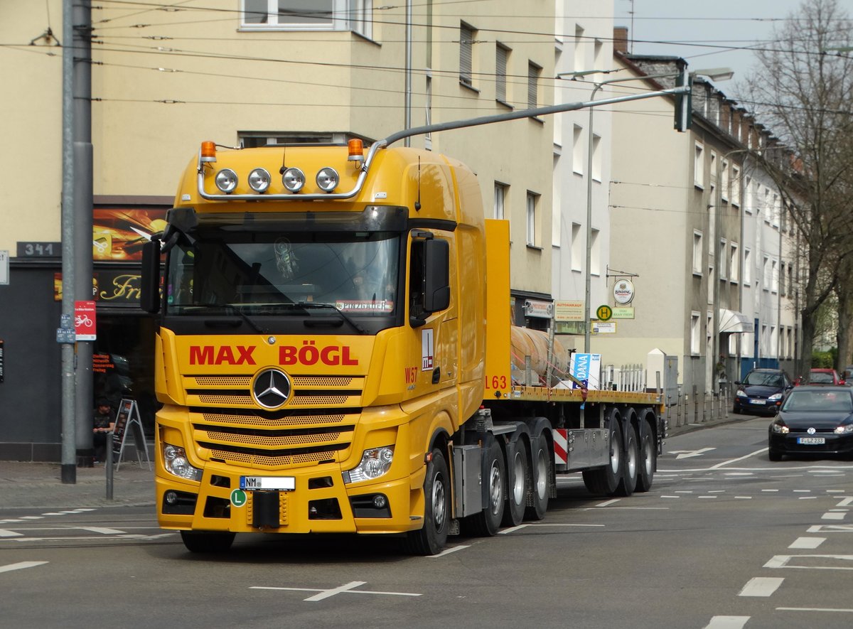 Max Bögl Mercedes Benz Actros V8 Schwerlastmaschiene am 14.04.16 in Frankfurt am Main