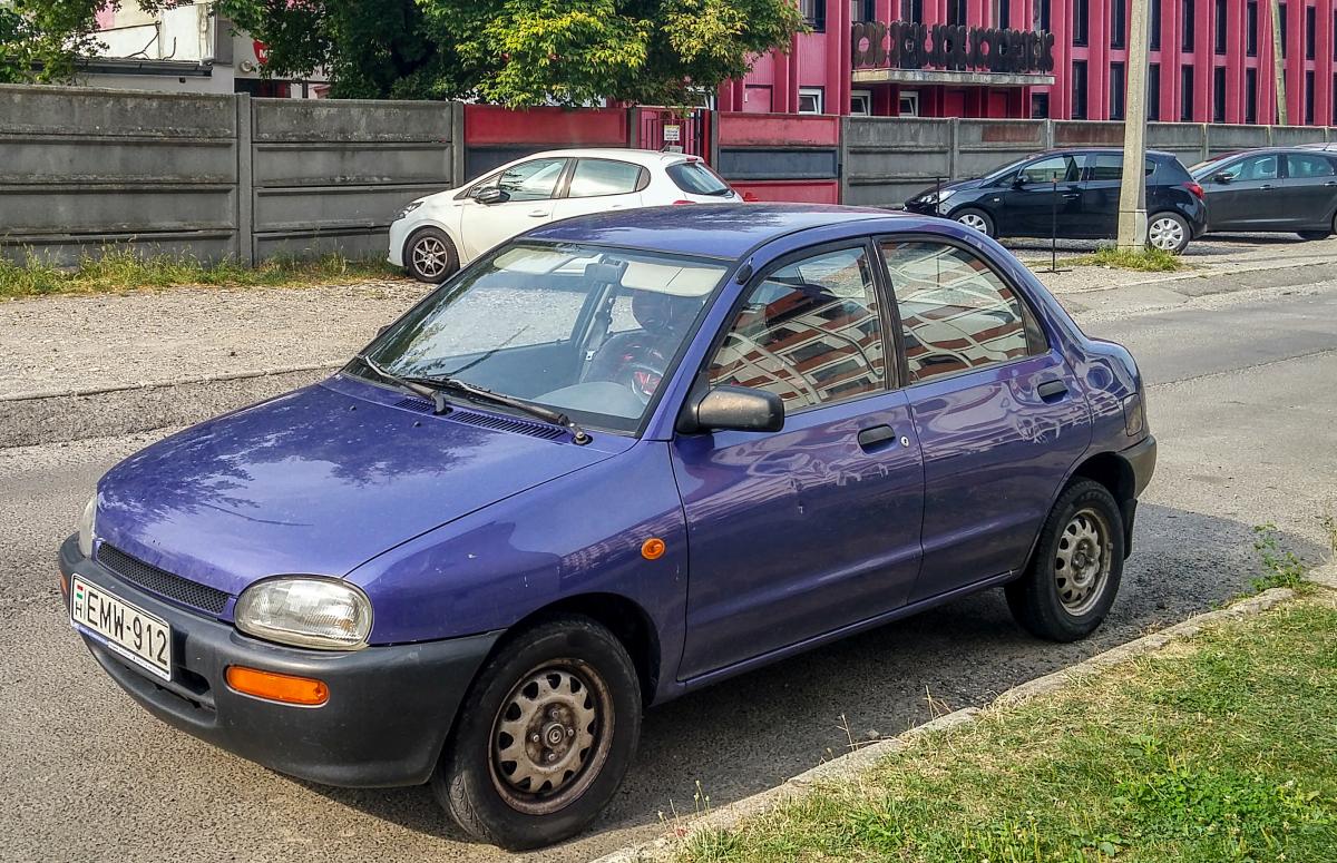 Mazda 121 in Violet. Foto: Sommer, 2019, Pécs-HU.