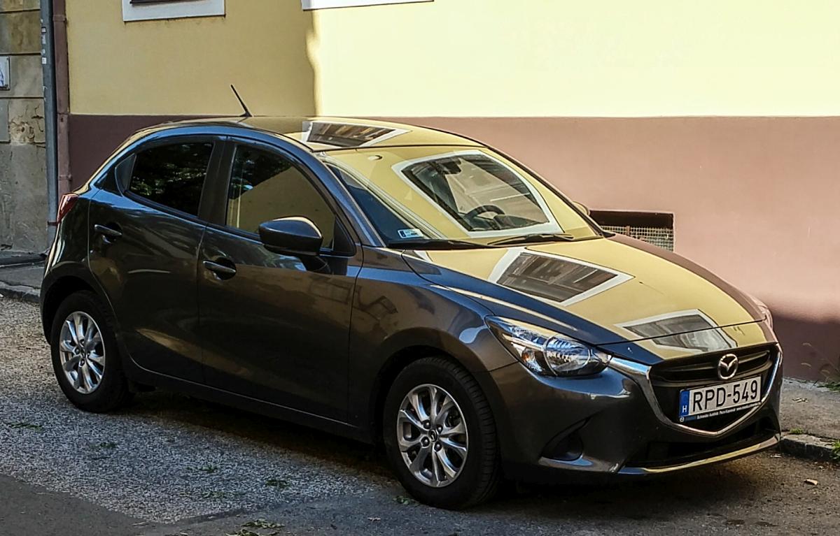 Mazda 2  DJ  Generation, gesehen in Juli, 2020.