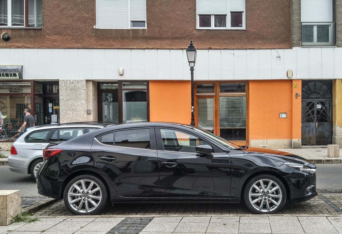 Mazda 3 (dritte Generation) aufgenommen am 27.07.2018. Standort: Pécs (HU).