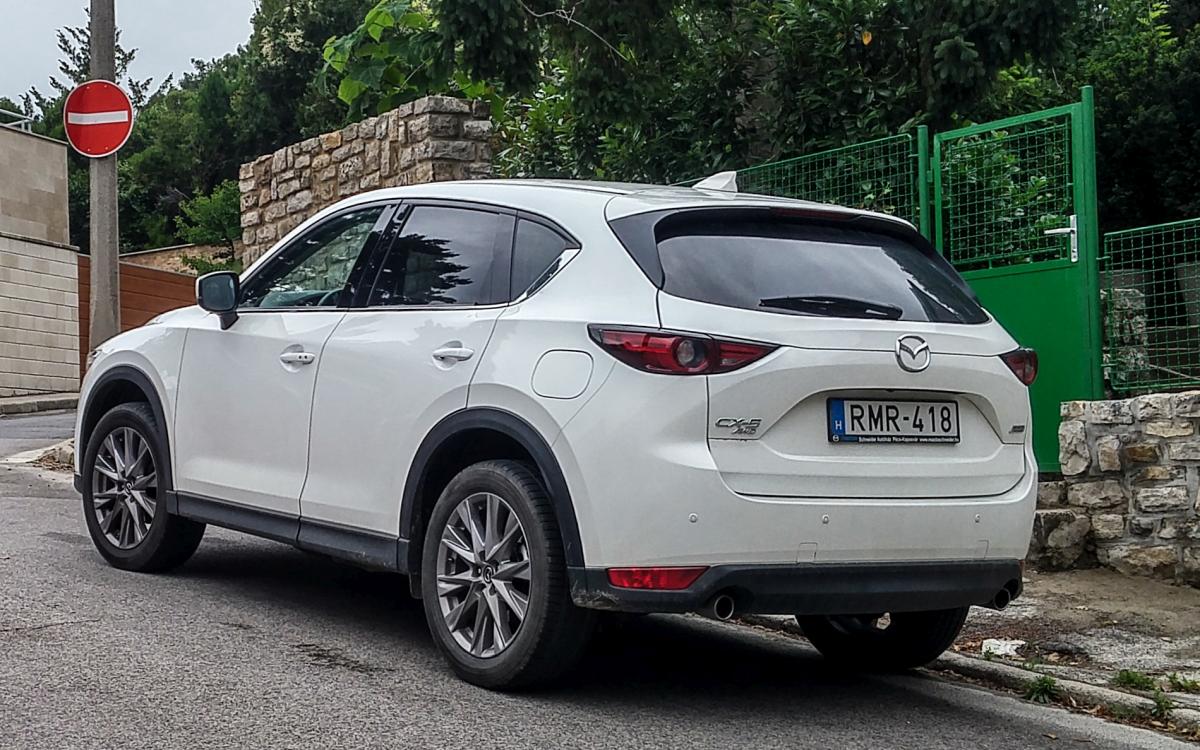 Mazda CX-5 von hinten, gesehen in Juni, 2020.