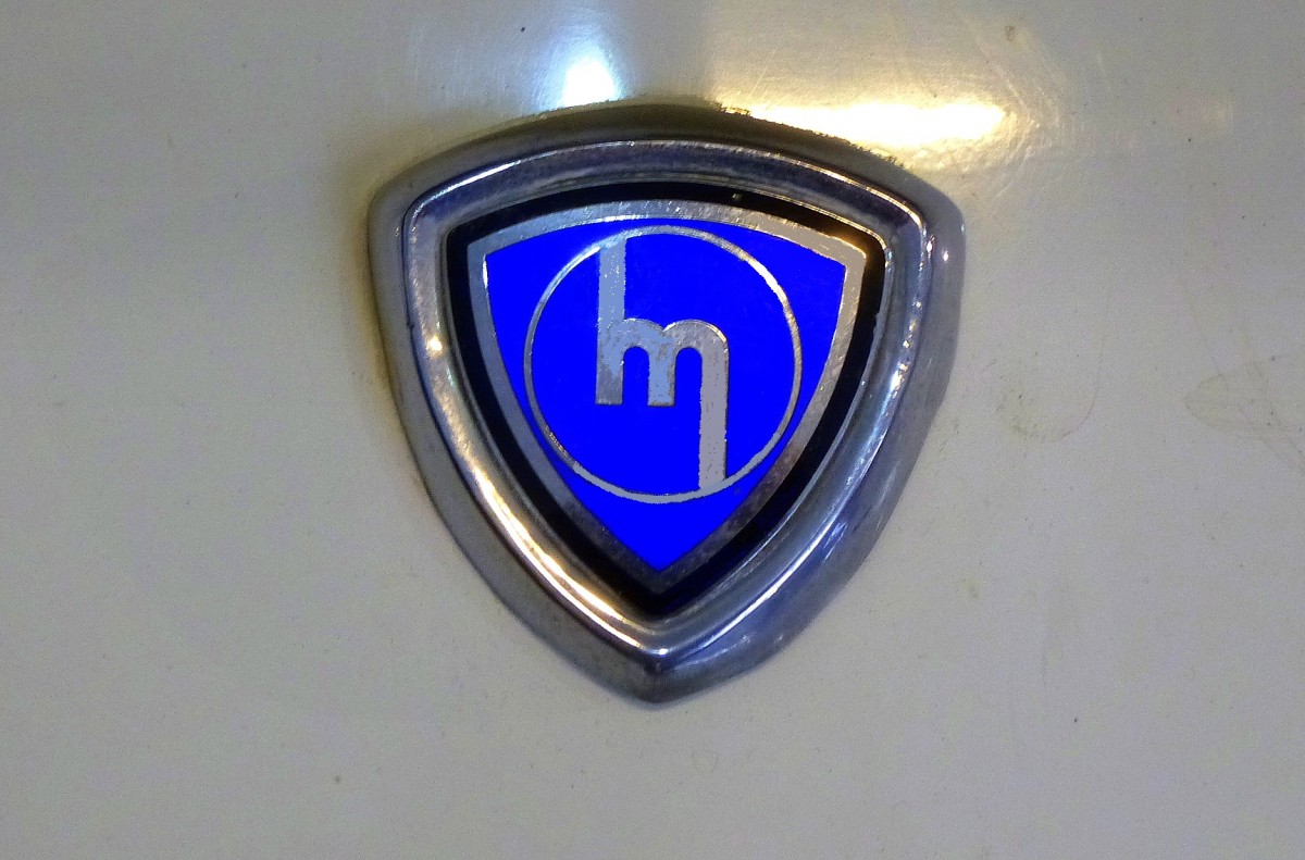 Mazda, Khleremblem am Sport-Coupe Cosmo 110S, gebaut von 1967-72, Okt.2014