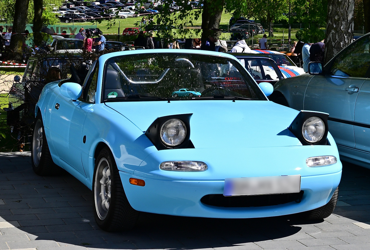 Mazda MX-5 der ersten Generation, am 1.5.2026 auf dem Show / Ausstellungsgel�nde des Fr�hlingserwachen der Oldtimerfreunde Grenzland, Loherhof Geilenkirchen