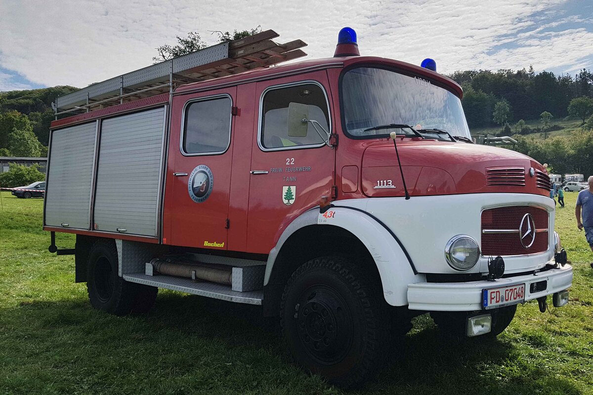 =MB 1113 als ehemaliges Feuerwehrfahrzeug der Freiwilligen Feuerwehr der Stadt TANN, gesehen bei der Oldtimerveranstaltung in Tann/Rhön, 09-2023