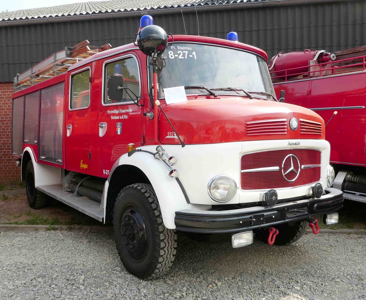=MB 1113 als Einsatzfahrzeug der Feuerwehr Steinau a. d. Straße,  ausgestellt beim  Roten Sommer  2018 in Fulda. Die zweitägige Veranstaltung  Roter Sommer  erinnert an die Bedeutung der vielen Hilfsorganisationen. Mai 2018