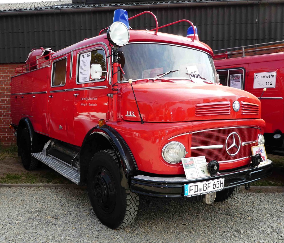 =MB 1113 als TLF der Feuerwehr Künzell-Bachrain, ausgestellt beim  Roten Sommer  2018 in Fulda. Die zweitägige Veranstaltung  Roter Sommer  erinnert an die Bedeutung der vielen Hilfsorganisationen. Mai 2018