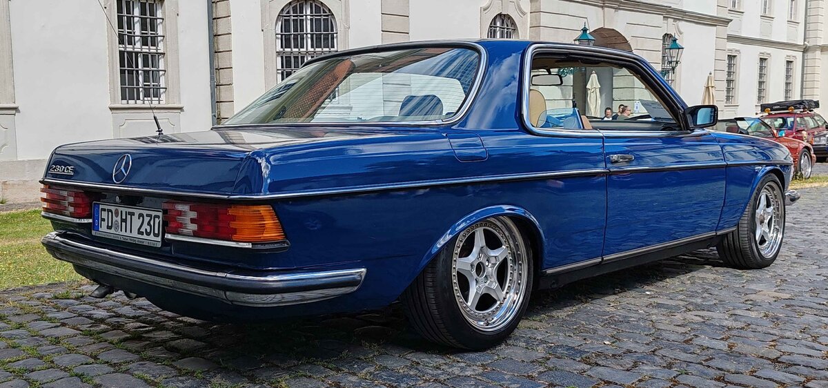 =MB 230 CE, Bj. 1984, 2300 ccm, 136 PS, pr�sentiert bei der Oldtimerausstellung Blech & Barock bei Schloss Fasanerie, 07-2026