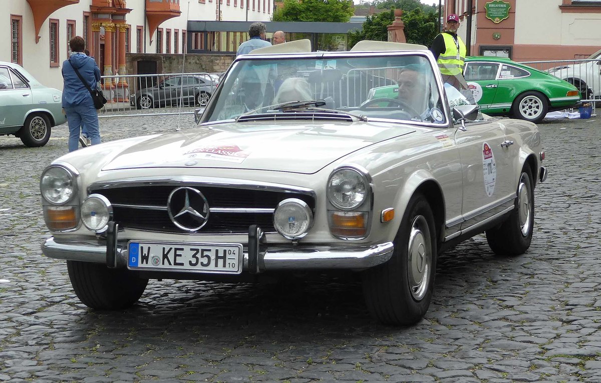 =MB 280 SL, Bj. 1969, 170 PS, gesehen in Fulda anl. der SACHS-FRANKEN-CLASSIC im Juni 2019