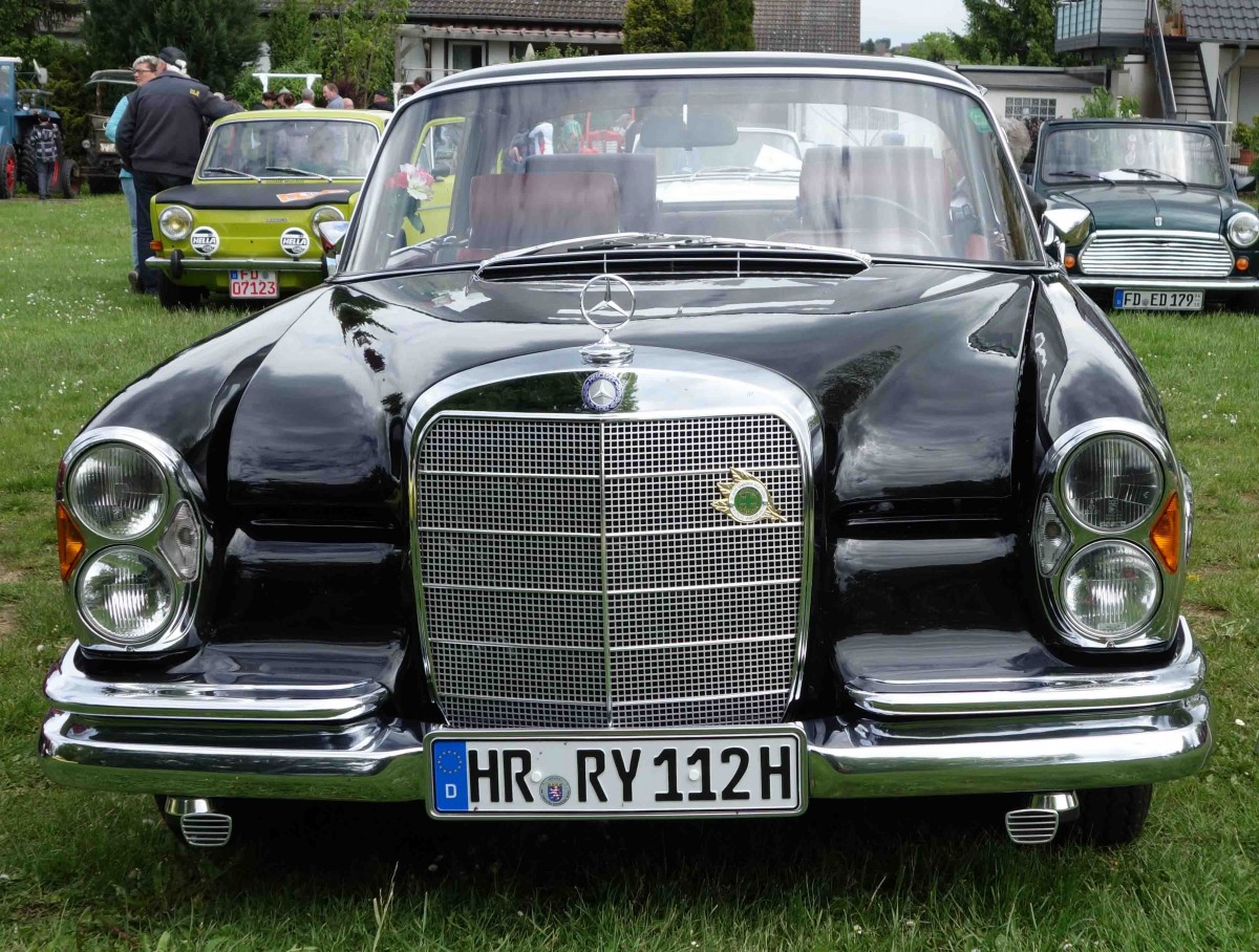 MB 300 SE Coupe, Bj. 1966, 170 PS, präsentiert bei der Oldtimerausstellung in Fulda-Edelzell, Mai 2014