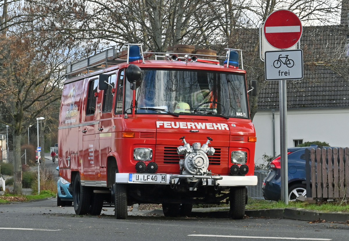 MB 408, ehemaliges Feuerwehrfahrzeug, jetzt  Löschtruppenfahrzeug  in Rheinbach 05.12.2020 