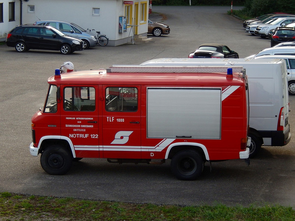 MB 608D (T2), TLF1000 der FreiwilligenBetriebsFeuerwehr ÖBB-Knittelfeld, am Parkplatz eines Autohauses entlang der Hausruckbahn; 150922