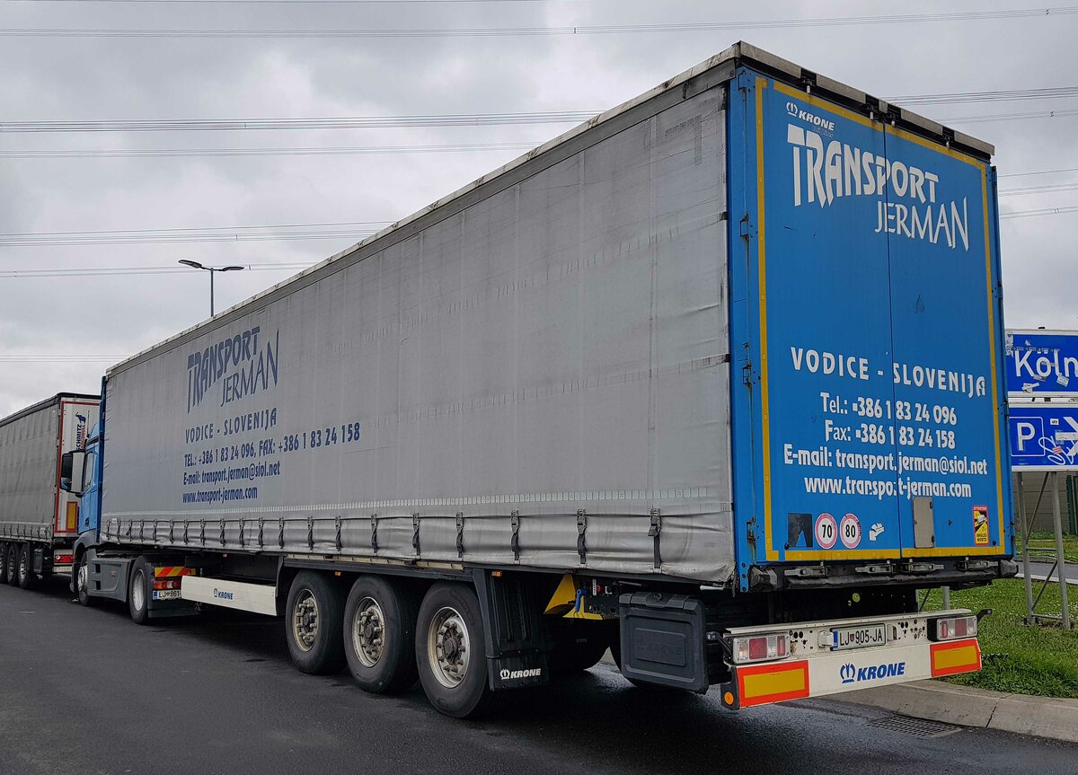 =MB Actros 1642 von Transport JERMAN steht auf einem Rastplatz an der A 7, 04-2022